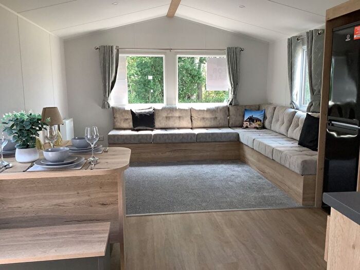 2 Bedroom Mobile/park Home For Sale In Dymchurch Road, New Romney, TN28