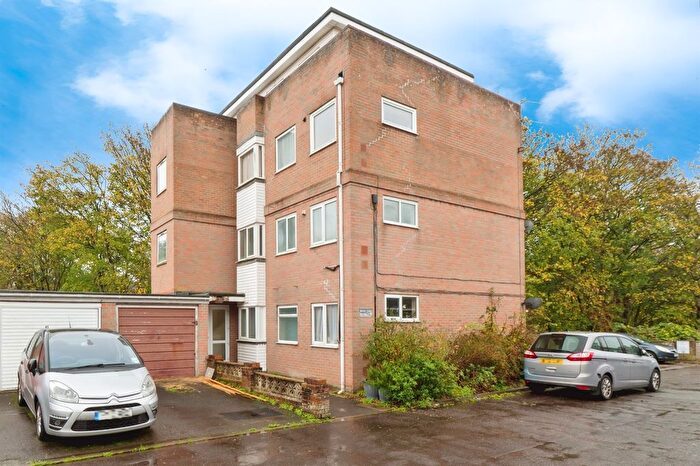 2 Bedroom Flat For Sale In Brook Valley, Southampton, SO16