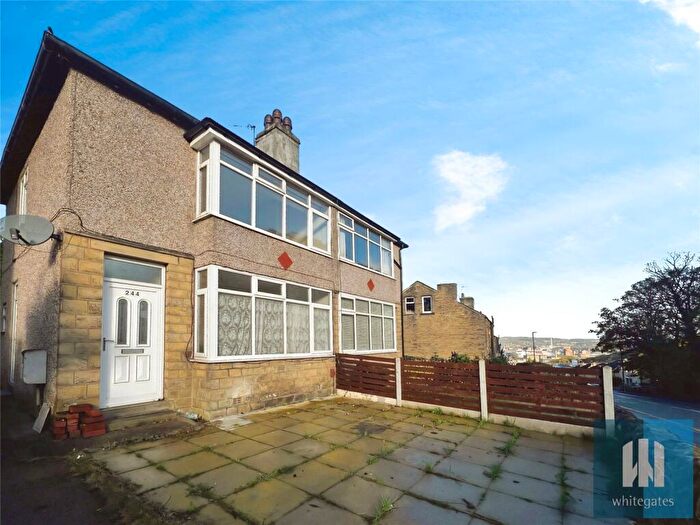 3 Bedroom Semi Detached House To Rent In Newsome Road, Newsome, Huddersfield, HD4