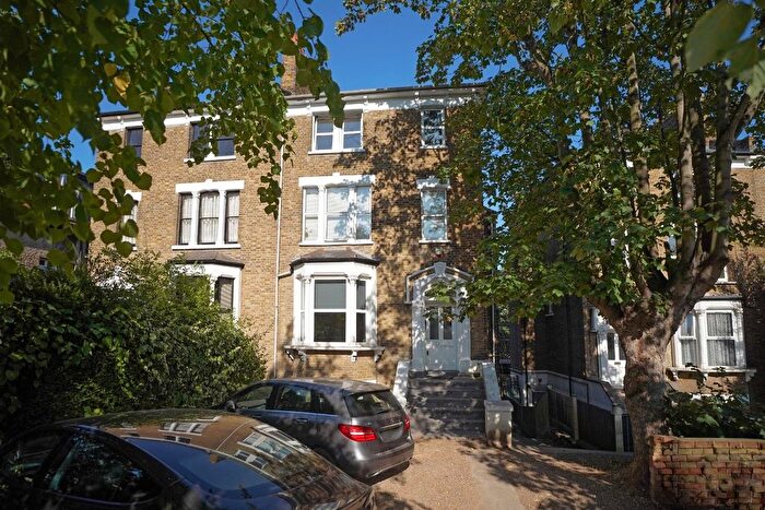 2 Bedroom Flat For Sale In Ravensbourne Park, Catford, London, SE6
