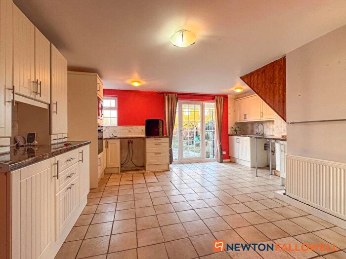 3 Bedroom Terraced House For Sale In Bakewell Close, Balderton, NG24