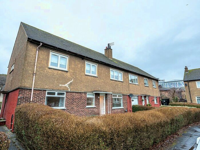 3 Bedroom Maisonette To Rent In Langcroft Road, Glasgow, G51