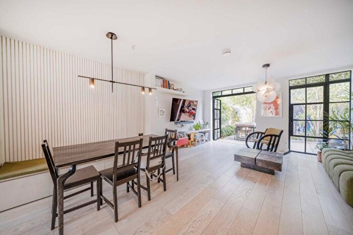 3 Bedroom House To Rent In Evelyn Road, Walthamstow, E17