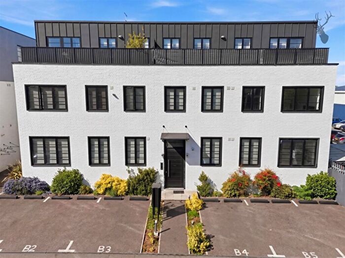 1 Bedroom Flat For Sale In Maybank Road, South Woodford, E18