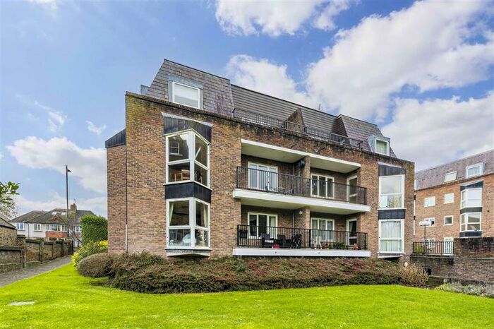 2 Bedroom Flat To Rent In Twickenham Road, Teddington, TW11