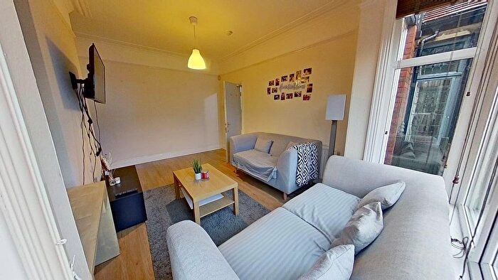 5 Bedroom Terraced House To Rent In Ash Road, Headingley, Leeds, LS6
