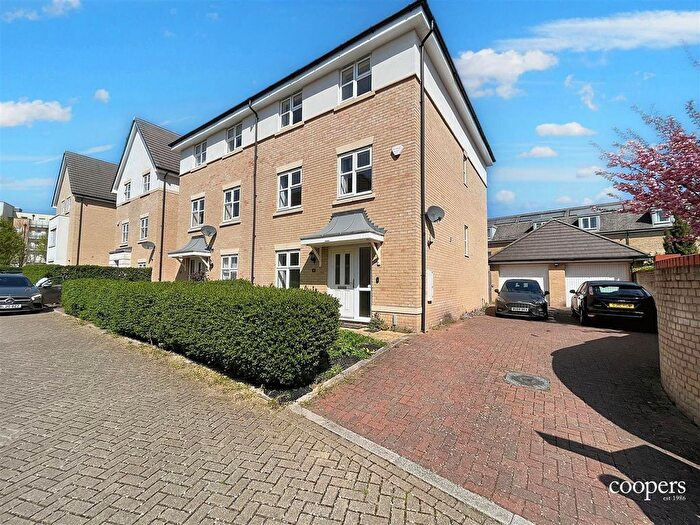 5 Bedroom Semi-Detached House To Rent In Cunningham Drive, Ickenham, UB10