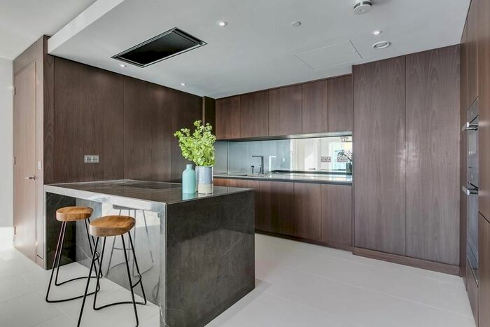 2 Bedroom Flat To Rent In Sugar Quay, Water Lane, Fenchurch Street, London, EC3R