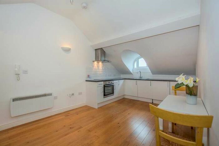 1 Bedroom Flat To Rent In Beda Road, Cardiff, CF5