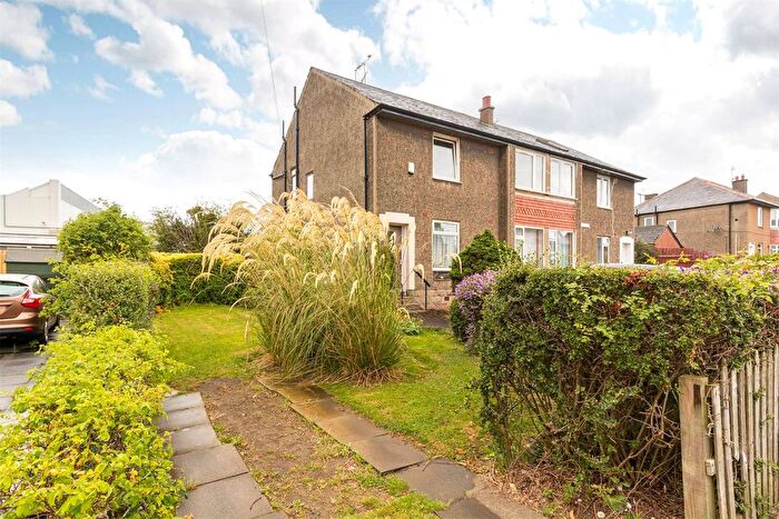 2 Bedroom Flat For Sale In Pilton Avenue, Pilton, Edinburgh, EH5