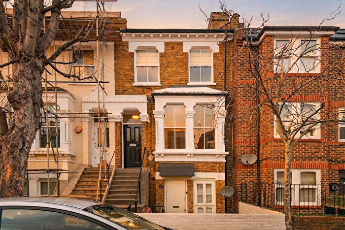 1 Bedroom Flat For Sale In Starfield Road, London, W12