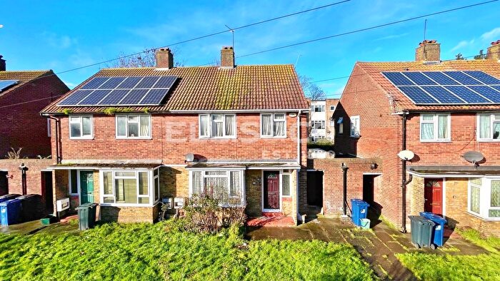 3 Bedroom Semi Detached House For Sale In Darwin Drive, Southall, UB1