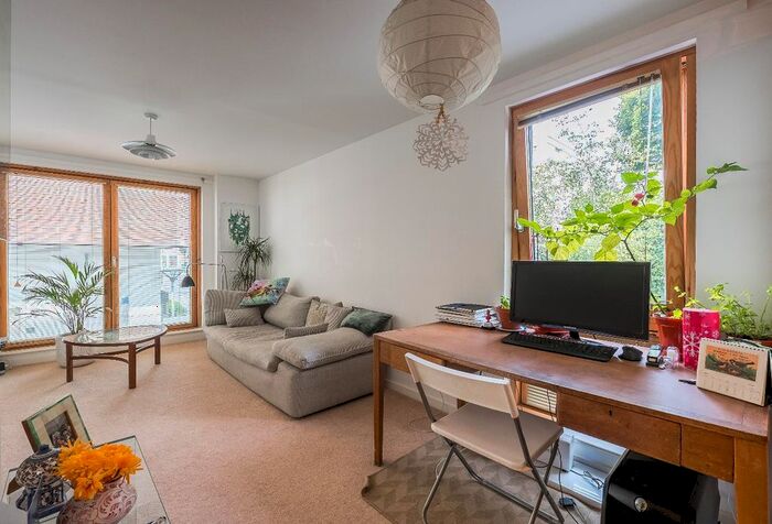 1 Bedroom Flat To Rent In Wingate Square, London, SW4