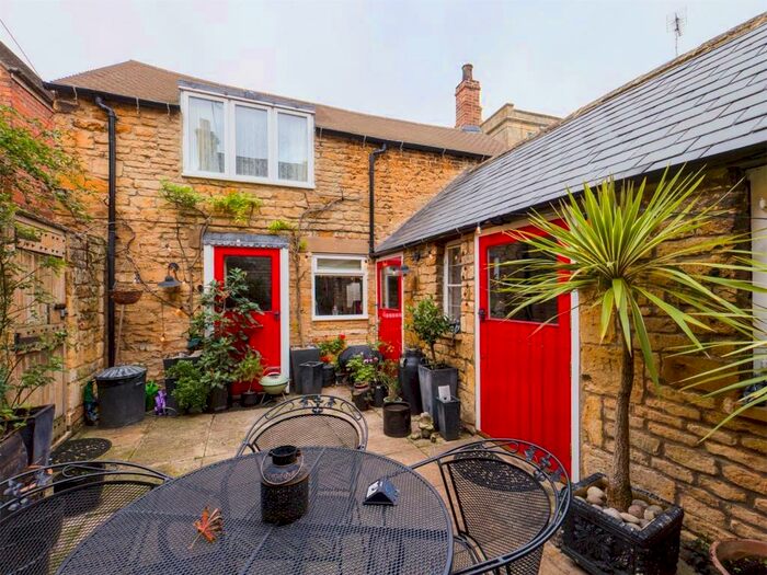 2 Bedroom House To Rent In High Street, Moreton-In-Marsh, GL56