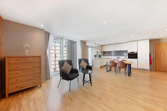 2 Bedroom Apartment For Sale In Millharbour, London, E14