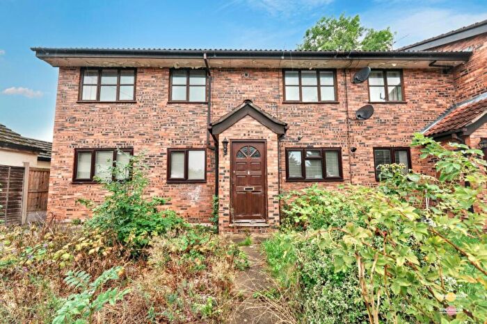 2 Bedroom Apartment For Sale In Archers Croft, The Rake, Bromborough, Wirral, Merseyside, CH62