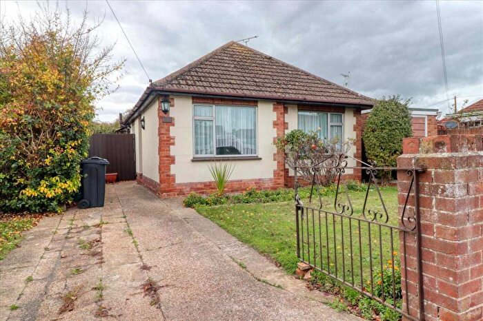 2 Bedroom Bungalow For Sale In Spenser Way, West Clacton, CO15
