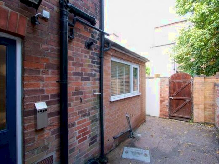 4 Bedroom Terraced House To Rent In Forest Grove, Nottingham, NG1