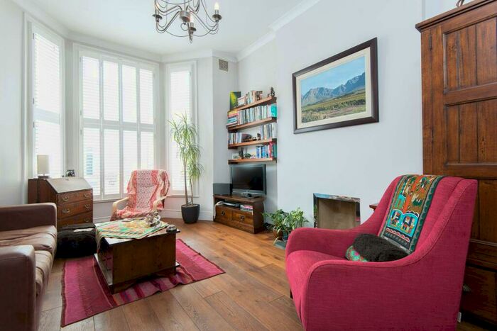 2 Bedroom Flat To Rent In Brussels Road, SW11