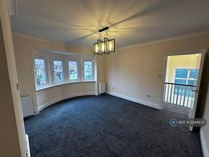 2 Bedroom Flat To Rent In Russell Gardens, London, NW11