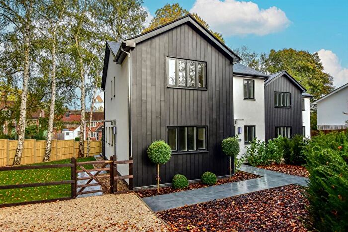 4 Bedroom Detached House To Rent In Kingshill Way, Berkhamsted, HP4