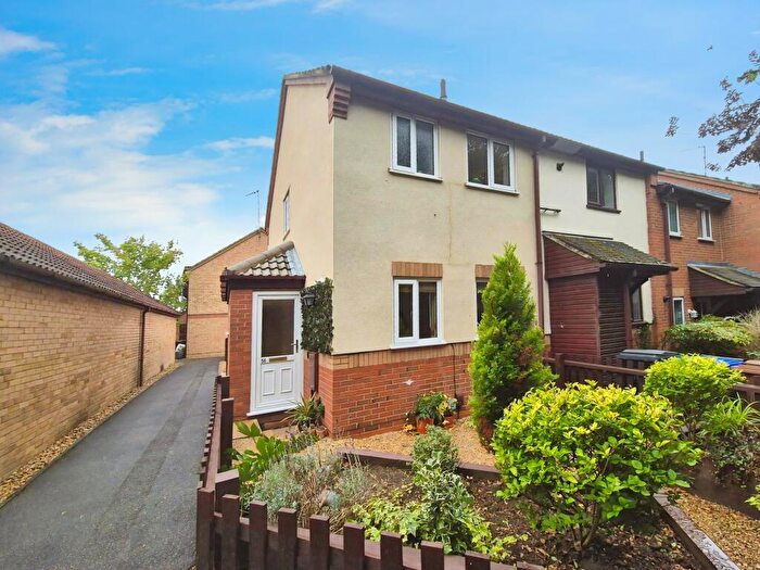 2 Bedroom Semi-Detached House To Rent In Woodpecker Way, East Hunsbury, Northampton, NN4