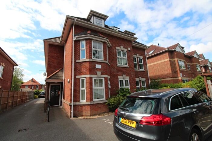 2 Bedroom Flat To Rent In Richmond Park Road, Charminster, Bournemouth, BH8