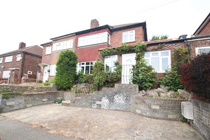 5 Bedroom Semi-Detached House For Sale In Chesterfield Close, Orpington, BR5
