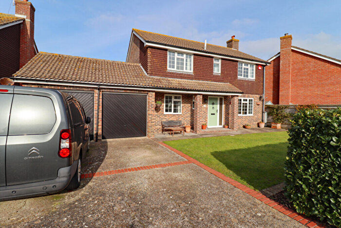 4 Bedroom Detached House For Sale In Meadow Close, Hayling Island, PO11