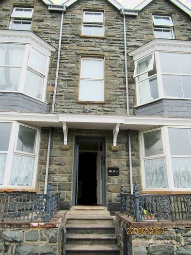 2 Bedroom Flat To Rent In Kings Crescent, Barmouth, LL42