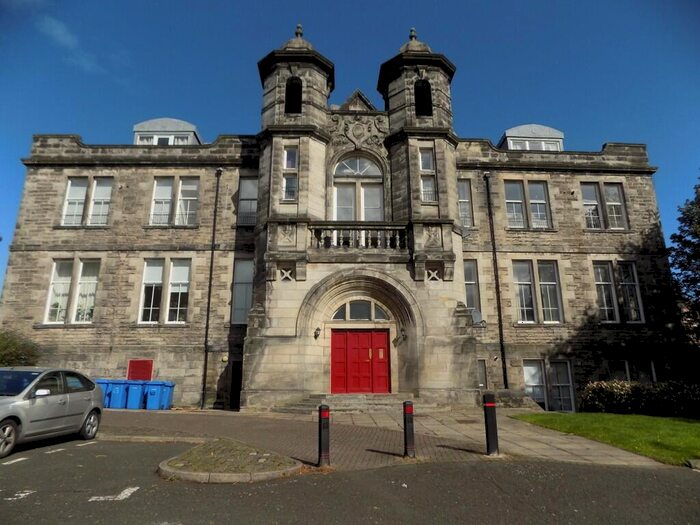 2 Bedroom Flat To Rent In Skibo Court, Dunfermline, Fife, KY12