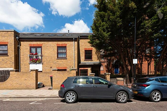 4 Bedroom End Of Terrace House To Rent In Chelmer Road, Homerton, E9