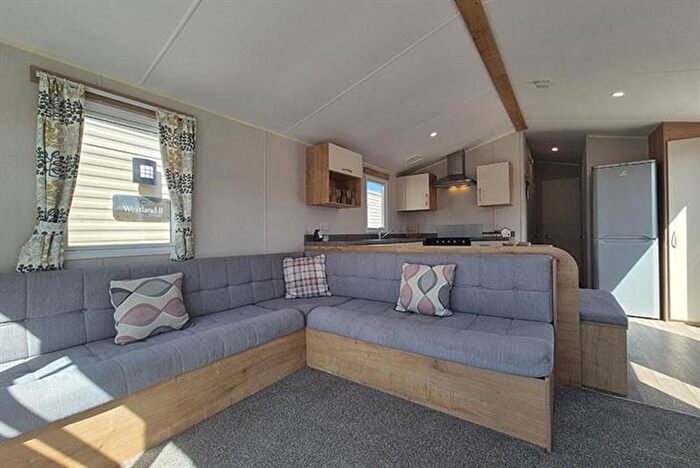 2 Bedroom Mobile/park Home For Sale In Newquay, TR8