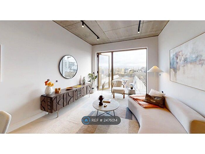 2 Bedroom Flat To Rent In Andrews Road, London, E8