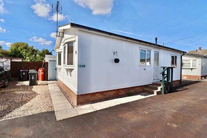 2 Bedroom Park Home For Sale In Newark Road, North Hykeham, LN6