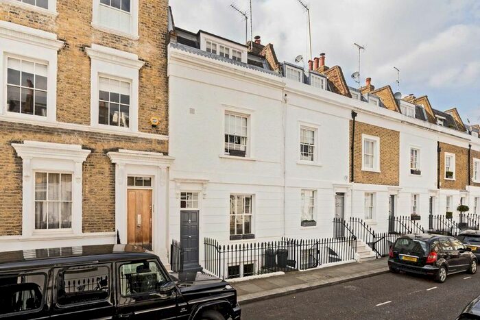 3 Bedroom Property To Rent In First Street, London, SW3