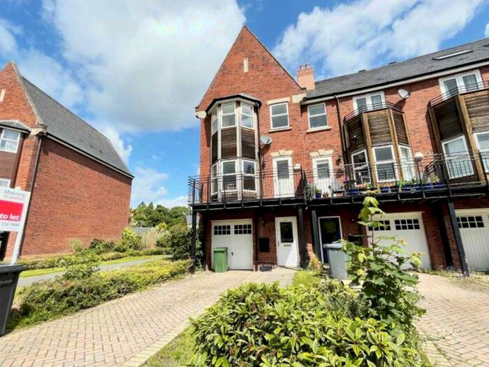 4 Bedroom Town House To Rent In Huntington Crescent, Far Headingley, Leeds, LS16