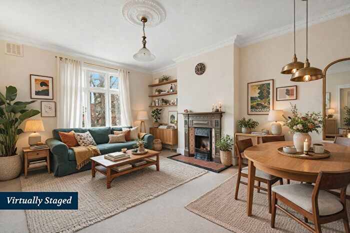 2 Bedroom Flat For Sale In Chatsworth Road, Mapesbury, NW2