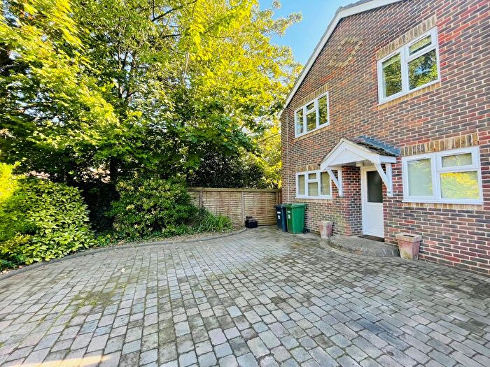 4 Bedroom Detached House To Rent In Dell Close, Fair Oak, Eastleigh, Hampshire, SO50