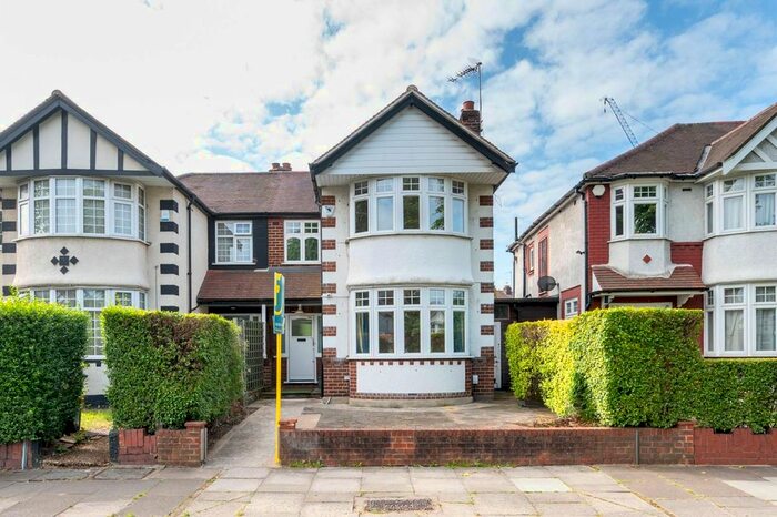 3 Bedroom Terraced House To Rent In Cleveley Crescent, Ealing, London, W5