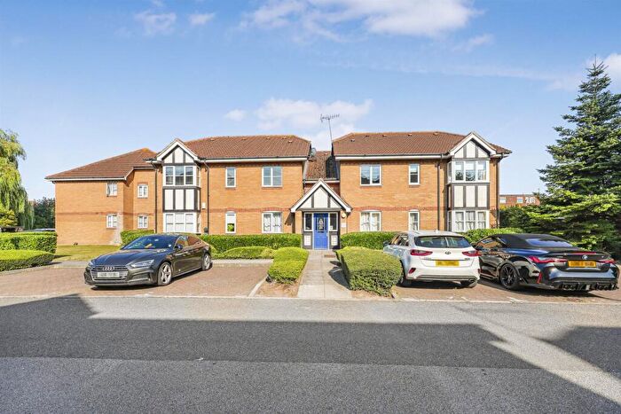 2 Bedroom Apartment To Rent In Redwood Gardens, Chingford, E4