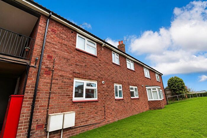 2 Bedroom Flat To Rent In Mill Crescent, Southam, CV47