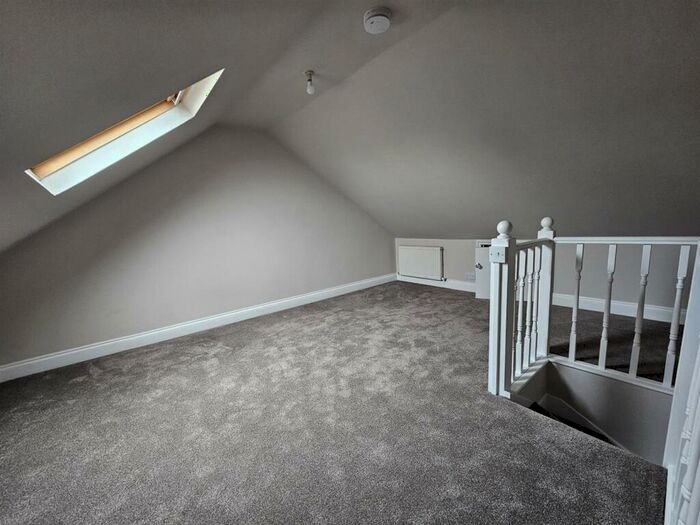 2 Bedroom Flat To Rent In George Lane, South Woodford, Essex, E18