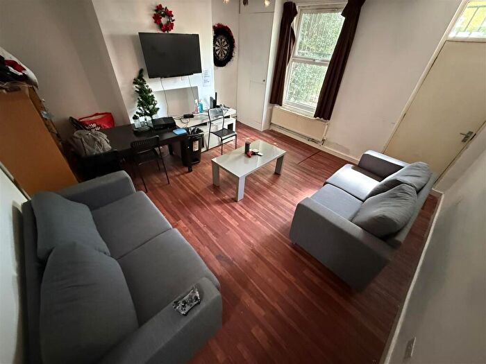 4 Bedroom Terraced House To Rent In Providence Avenue, Woodhouse, Leeds, LS6