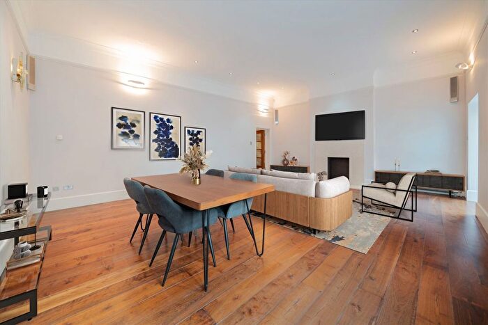 2 Bedroom Flat To Rent In Kensington Court, Kensington, W8