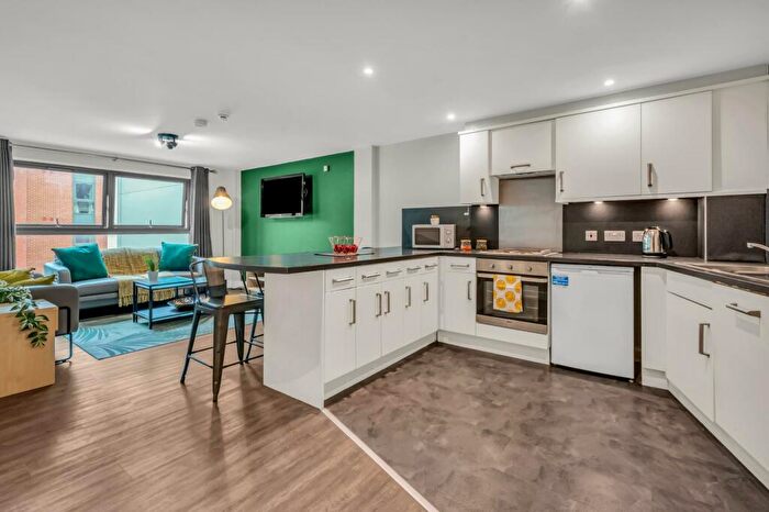 1 Bedroom Private Halls To Rent In Burley Road, Leeds, LS3