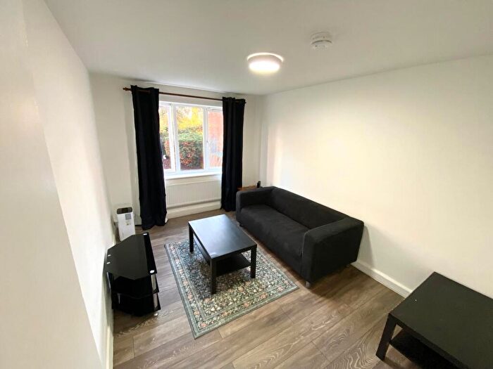 2 Bedroom Flat To Rent In Pennington Court, Leeds, LS6