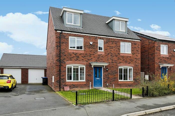 5 Bedroom Detached House To Rent In Mayfly Road, Northampton, NN4