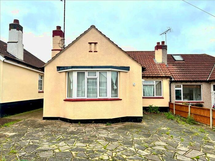 2 Bedroom Bungalow For Sale In Highlands Estate, Leigh On Sea, Essex, SS9