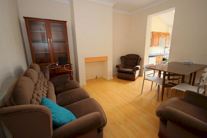 5 Bedroom Detached House To Rent In West Avenue, Bath, BA2